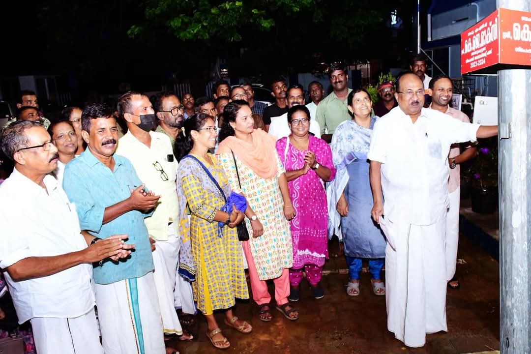 കുമ്പളങ്ങി ബ്ലോക്ക് കുടുംബാരോഗ്യ കേന്ദ്രത്തിൽ ഹൈമാസ്റ്റ് ലൈറ്റ്