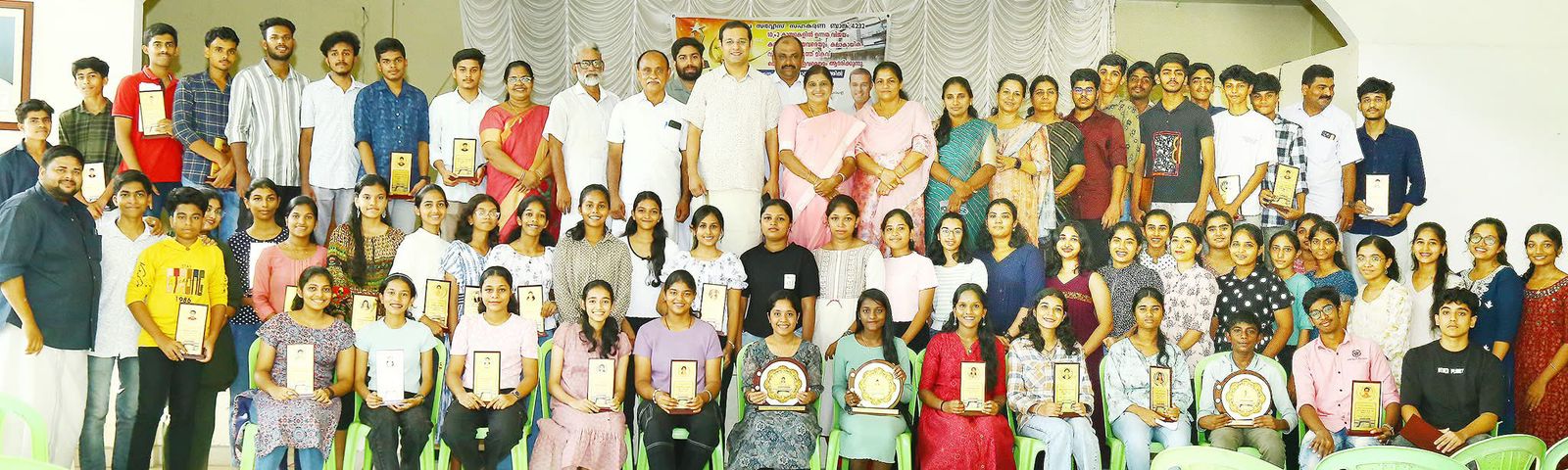 മഞ്ഞപ്രയിൽ വിദ്യാർത്ഥികളെ അനുമോദിച്ചു