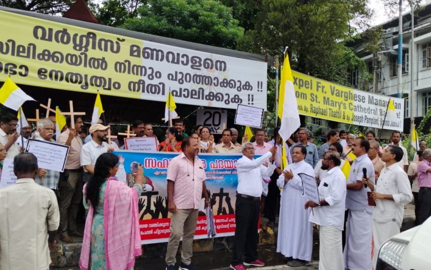 വൺ ചർച്ച് വൺ കുർബാന മൂവ്മെൻറ് മൗണ്ട് സെൻറ് തോമസിലേക്ക് സഹന സമര പദയാത്ര നടത്തി