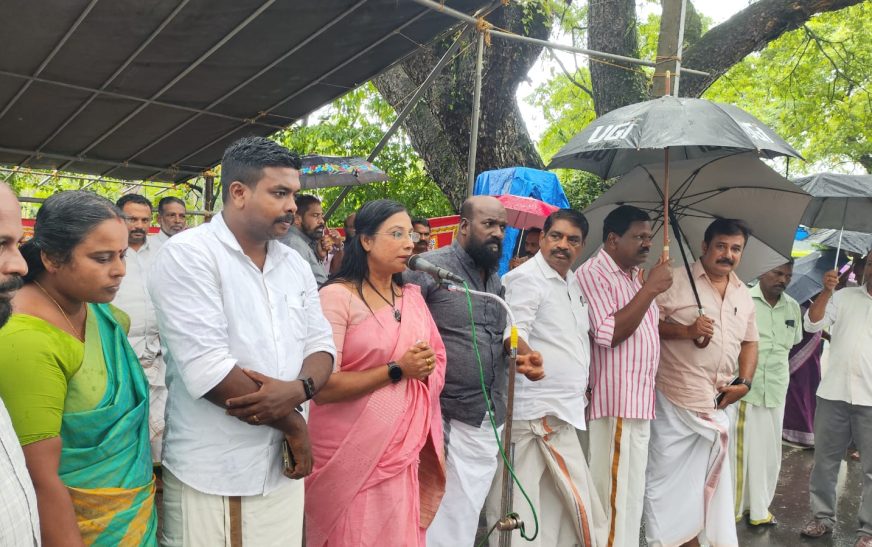 ലഹരിക്കെതിരെ മനുഷ്യ ചങ്ങല തീർത്ത് ചേന്നം പള്ളിപ്പുറം ഗ്രാമപഞ്ചായത്ത്