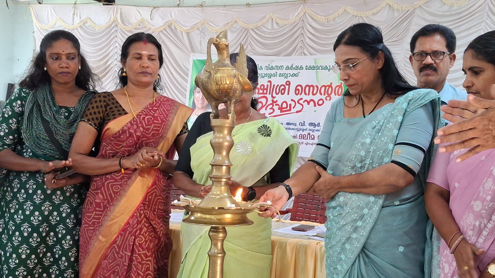 തൈക്കാട്ടുശ്ശേരിയും ഇനി ‘കൃഷിശ്രീ’ യാകും*  *’കൃഷിശ്രീ’ സെന്റർ ദലീമ ജോജോ എംഎൽഎ ഉദ്ഘാടനം ചെയ്തു