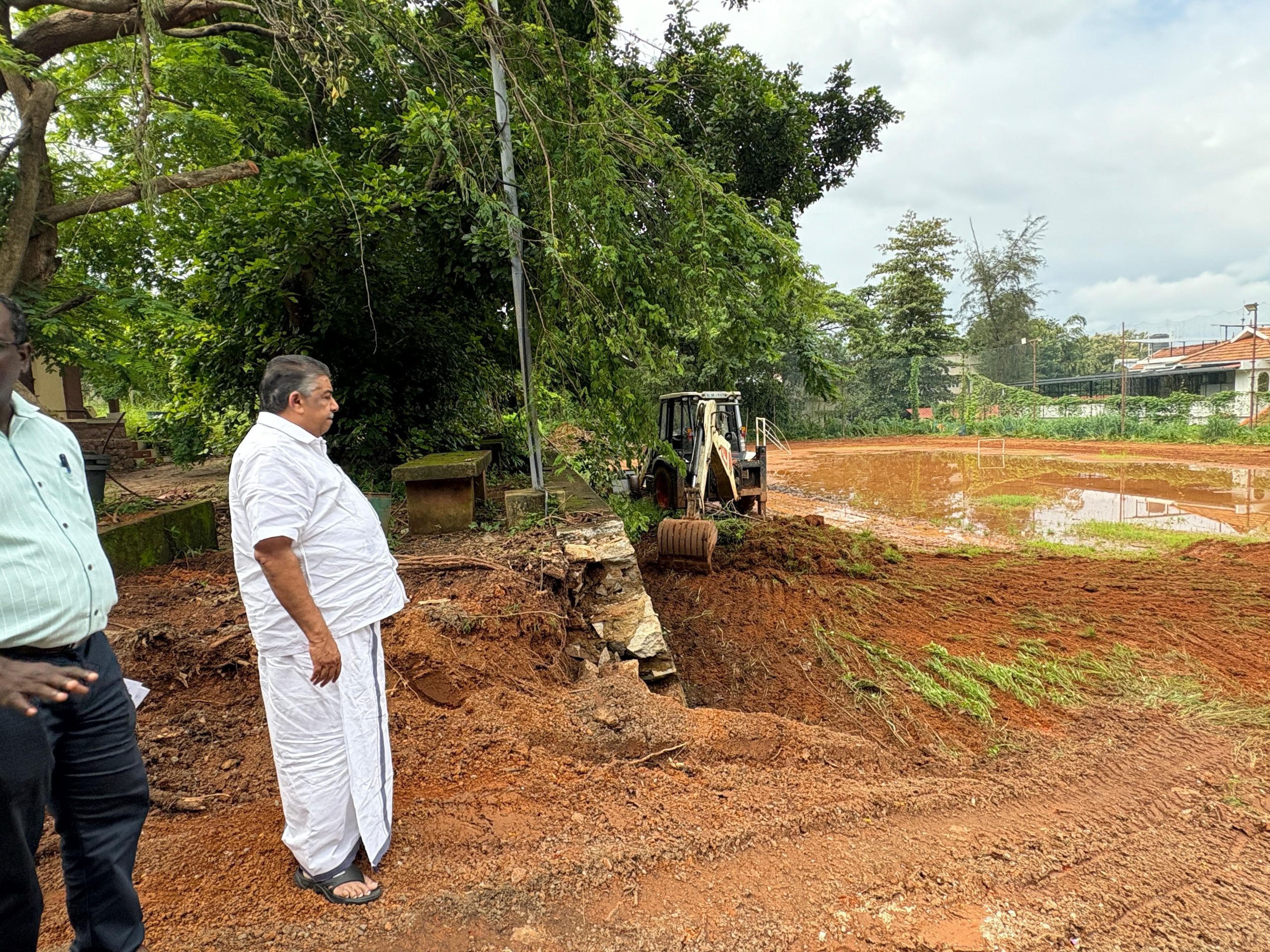 ഐഎച്ച്ആർഡി കോളേജ് സ്പോർട്സ് ടർഫ് നിർമ്മാണ പ്രവർത്തനങ്ങൾ മന്ത്രി സജി ചെറിയാൻ വിലയിരുത്തി