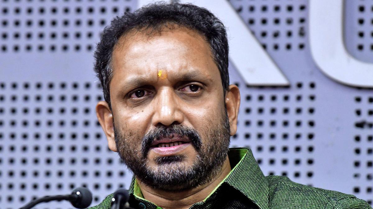 “ആർഎസ്എസിന് മാത്രമുള്ളതല്ല കാവിക്കൊടിയും ഭാരതാംബയും, കാവിക്കൊടി രാജ്യത്തിന്റെ പ്രതീകമാണ്”;കെ സുരേന്ദ്രൻ