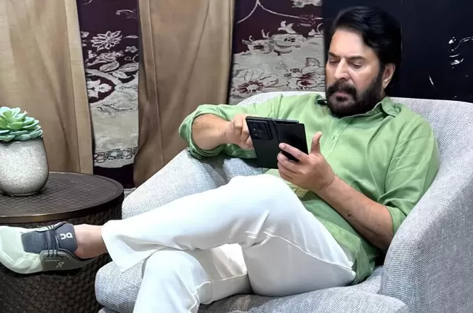 നതിങ് സീരിയസ്; കൂള്‍ ലുക്കില്‍ മമ്മൂട്ടി; ഫോട്ടോ പങ്കുവെച്ച് നസീര്‍ മുഹമ്മദ്