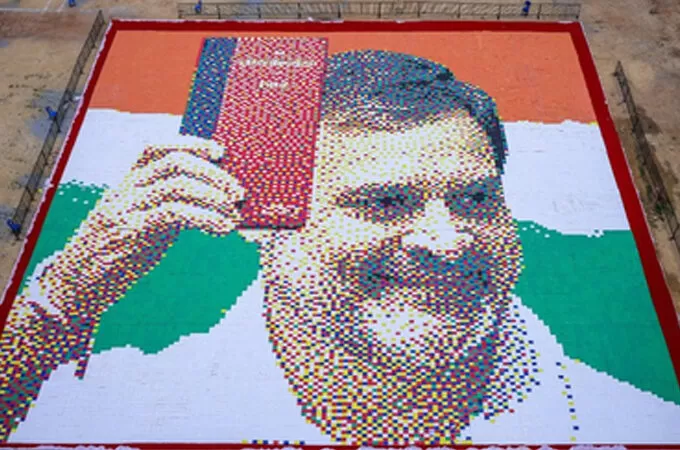 നോട്ടുപുസ്തകങ്ങള്‍ കൊണ്ട് രാഹുല്‍ ഗാന്ധിയുടെ ചിത്രം: പിറന്നാളാഘോഷം വ്യത്യസ്തമാക്കി കര്‍ണാടക കോണ്‍ഗ്രസ്