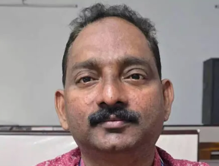 അഹമ്മദാബാദ് വിമാനാപകടത്തിൽ മരിച്ച മലയാളി നഴ്സിനെതിരെ അധിക്ഷേപം: ഡെപ്യൂട്ടി തഹസിൽദാർ പൊലീസ് കസ്റ്റഡിയിൽ