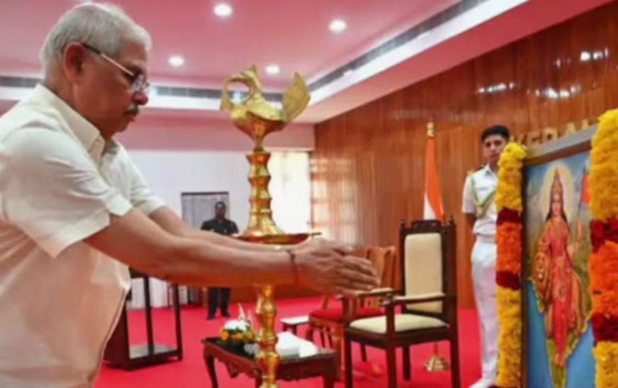 ഭാരതാംബ വിവാദത്തിൽ നിന്നും പിടിവിടാതെ രാജ്ഭവൻ; ചിത്രങ്ങൾ പുറത്തുവിട്ടു