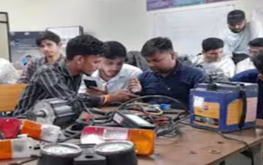 പഠിച്ചിറങ്ങിയ ഉടനെ ജോലി നേടാം; നിരവധി തൊഴിൽ സാധ്യതകൾ