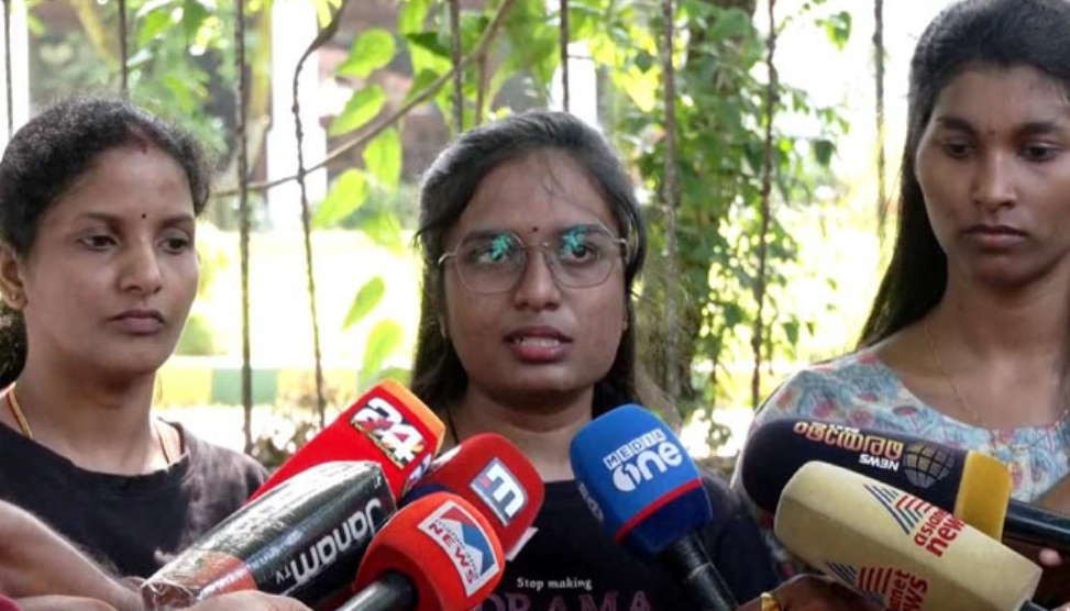 ജാതീയമായി അധിക്ഷേപിച്ചു, കൊല്ലുമെന്ന് ഭീഷണിപ്പെടുത്തി
