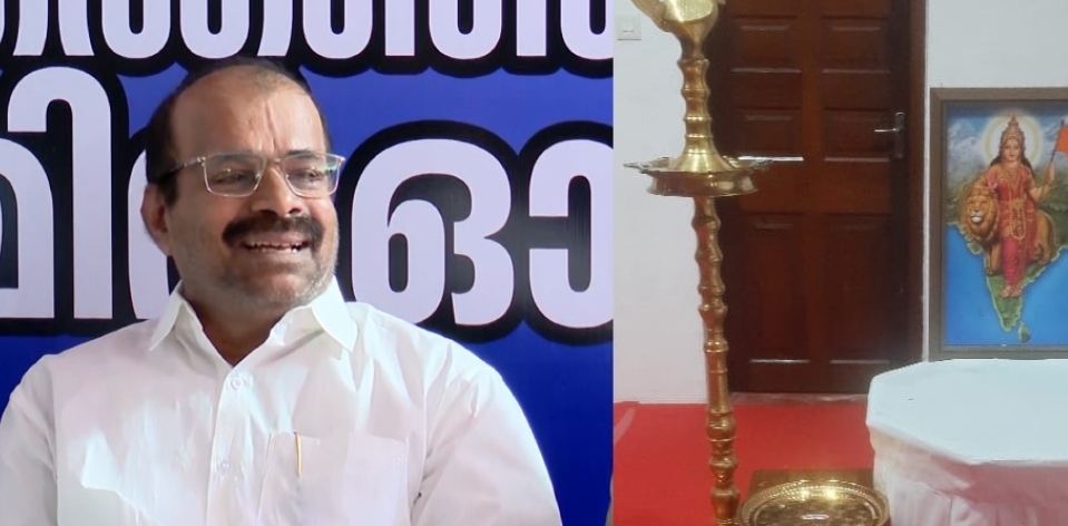 അമ്മ ധരിച്ച വസ്ത്രം ചില മക്കൾക്ക് ഇഷ്ടപ്പെടുമെന്നും ചിലർക്ക് ഇഷ്ടപ്പെടില്ലെന്നും ജോർജ് കുര്യൻ