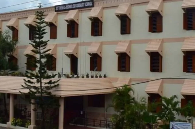 ഫീസ് നല്‍കാത്തതിനാല്‍ വിദ്യാര്‍ത്ഥിയുടെ ടിസി തടഞ്ഞുവച്ച് അധികൃതര്‍; ഇടപെട്ട് ബാലാവകാശകമ്മീഷന്‍