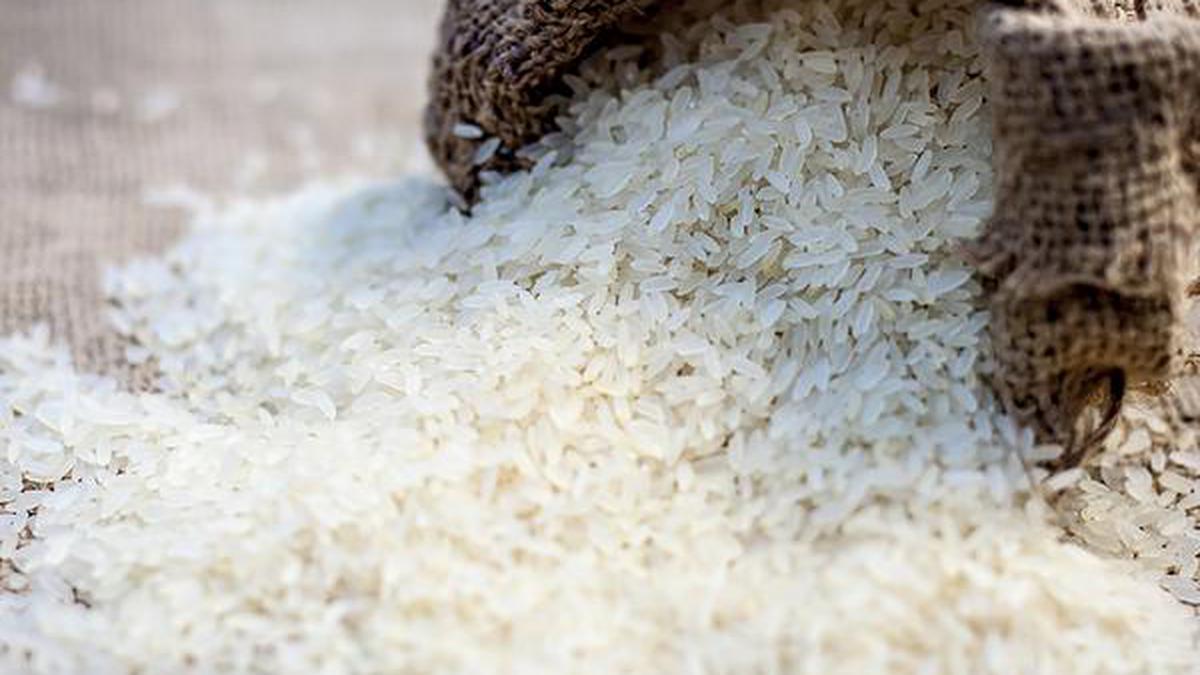 പ്ര​മു​ഖ ബ്രാ​ൻ​ഡു​ക​ളു​ടെ വ്യാജൻ; റി​യാ​ദി​ൽ വ്യാ​ജ അ​രി​കേ​ന്ദ്രം ക​ണ്ടെ​ത്തി