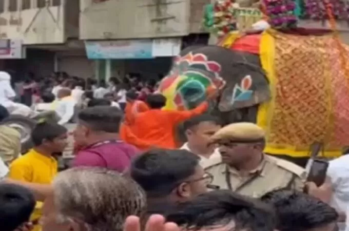 അഹമ്മദാബാദിൽ രഥയാത്രയ്ക്കിടെ ആന ഇടഞ്ഞു