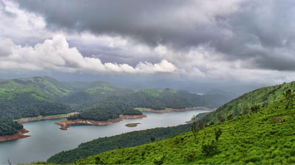 കനത്ത മഴ; ഇടുക്കിയിലും കാസർകോടും ടൂറിസത്തിന് നിയന്ത്രണമേർപ്പെടുത്തി