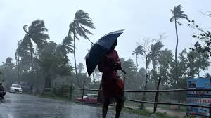 സംസ്ഥാനത്ത് വീണ്ടും അതിതീവ്ര മഴ മുന്നറിയിപ്പ്; മൂന്ന് ജില്ലകളിൽ ഇന്ന് റെഡ് അലർട്ട്