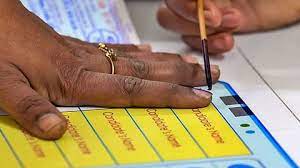 നി​ല​മ്പൂ​രി​ൽ വോ​ട്ടെ​ടു​പ്പ് പു​രോ​ഗ​മി​ക്കു​ന്നു; പോളിങ് 42.01 ശതമാനം