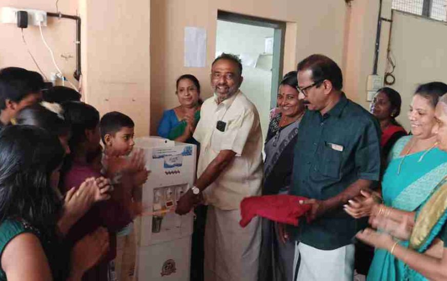 പള്ളം ബ്ലോക്കിലെ സ്‌കൂളുകളിൽ ജി-ബിന്നും വാട്ടർ പ്യൂരിഫയറും വിതരണം ചെയ്തു