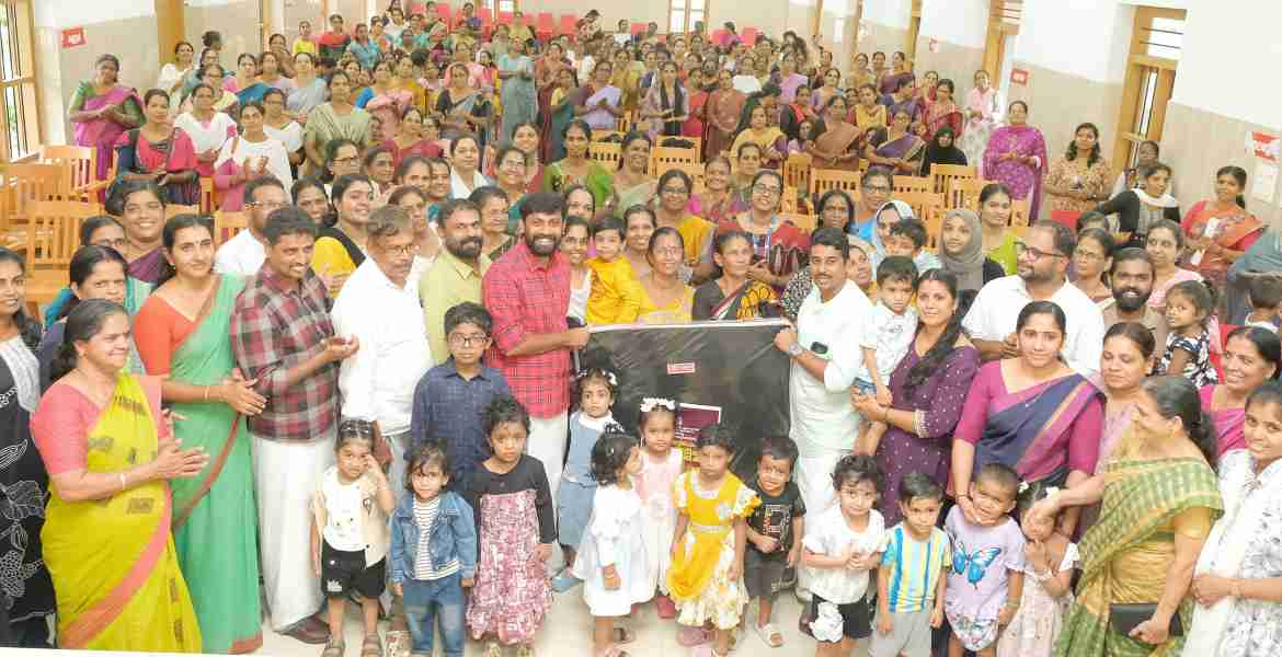 കുഞ്ഞോമനകൾക്ക് ഇനി കുഞ്ഞി മെത്തയിൽ വിശ്രമിക്കാം കല്ല്യാശ്ശേരി മണ്ഡലത്തിലെ മുഴുവൻ അങ്കണവാടികൾക്കും സ്‌നേഹ കിടക്കൾ
