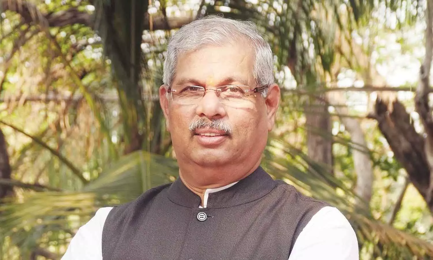 ക്ഷേത്രങ്ങളിൽ സനാതന ധർമ്മം പഠിപ്പിക്കാൻ പ്രത്യേക സ്കൂളുകൾ തുടങ്ങണമെന്ന് ഗവർണർ