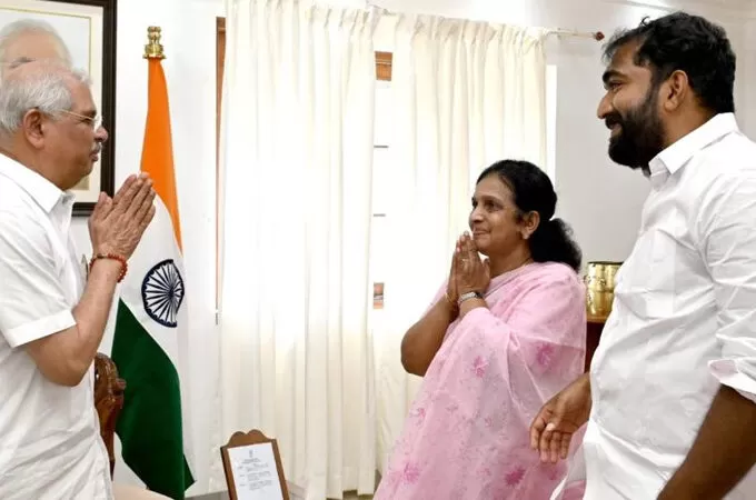 നിമിഷ പ്രിയയുടെ മോചനം സാധ്യമാക്കാന്‍ കേന്ദ്രം ഇടപെടണം : ഗവര്‍ണറെ കണ്ട് ഉമ്മന്‍ചാണ്ടിയുടെ കുടുംബം