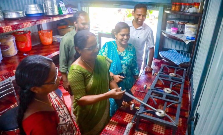 ടീ ഷോപ്പ് ആരംഭിച്ച് വൃന്ദ ആക്ടിവിറ്റി ഗ്രൂപ്പ് വനിതകൾ