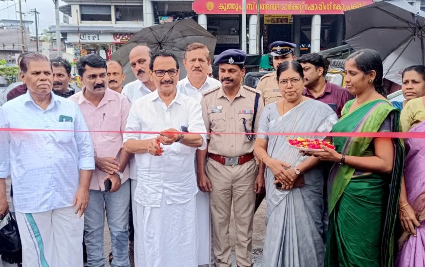 നവീകരിച്ച ടി കെ രാജു -പോലീസ് സ്റ്റേഷന്‍ റോഡ് ഉദ്ഘാടനം ചെയ്തു