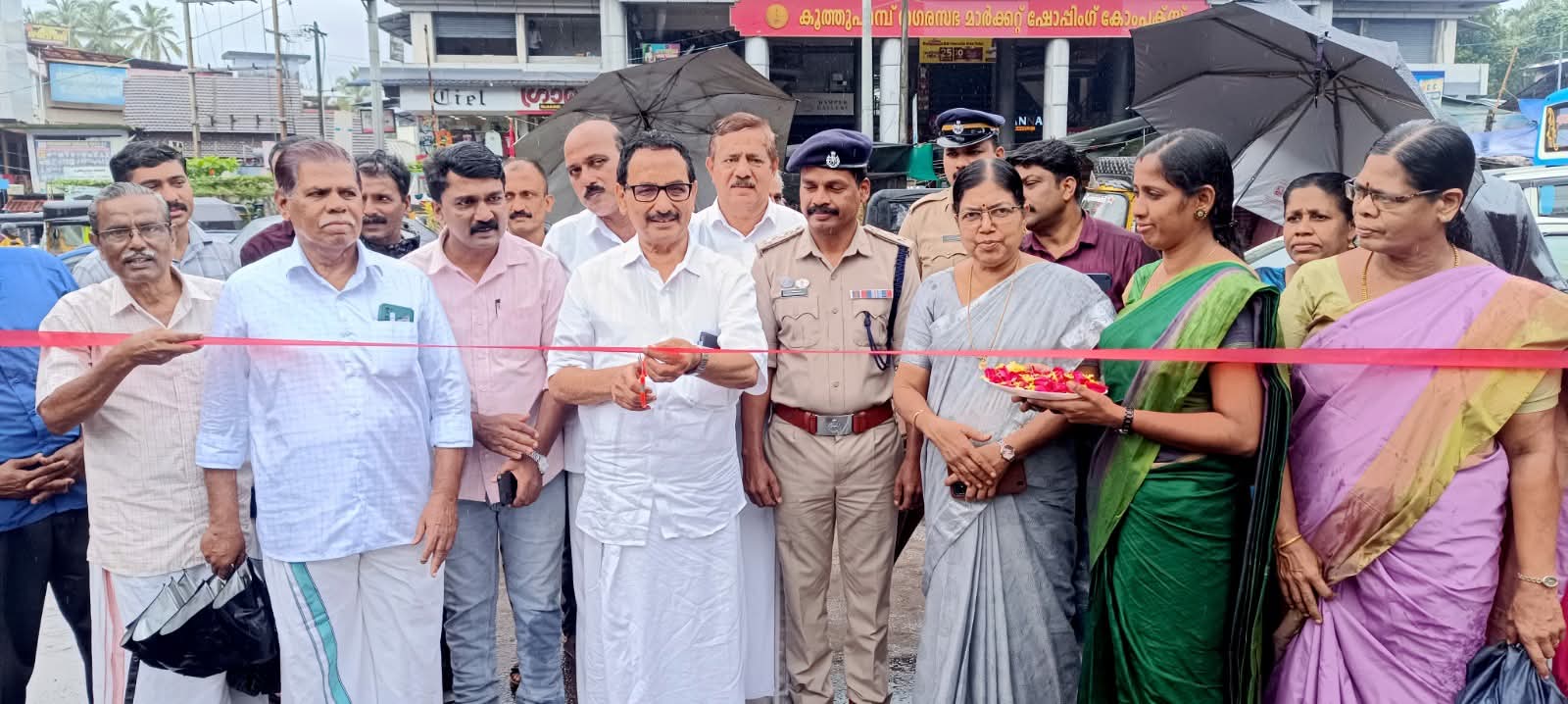നവീകരിച്ച ടി കെ രാജു -പോലീസ് സ്റ്റേഷന്‍ റോഡ് ഉദ്ഘാടനം ചെയ്തു