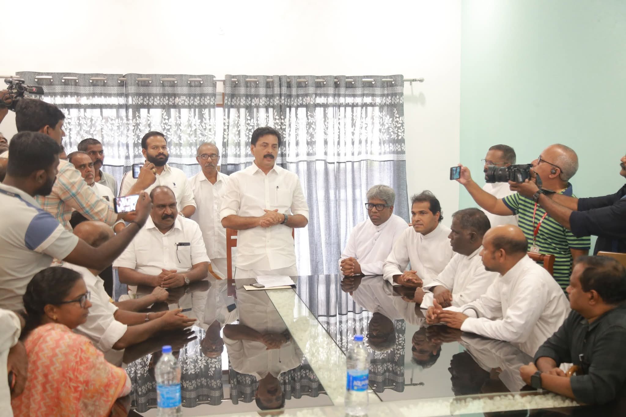 ചെല്ലാനത്ത് ടെട്രോപോഡ് കടല്‍ ഭിത്തി നിര്‍മ്മാണം സമയബന്ധിതമായി പൂർത്തിയാക്കും: മന്ത്രി റോഷി അഗസ്റ്റിൻ