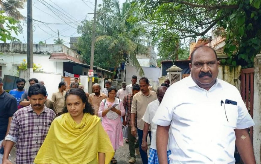 കുമ്പളങ്ങി കല്ലഞ്ചേരി റോഡ് പുനർനിർമ്മാണം ഉടൻ ആരംഭിക്കും