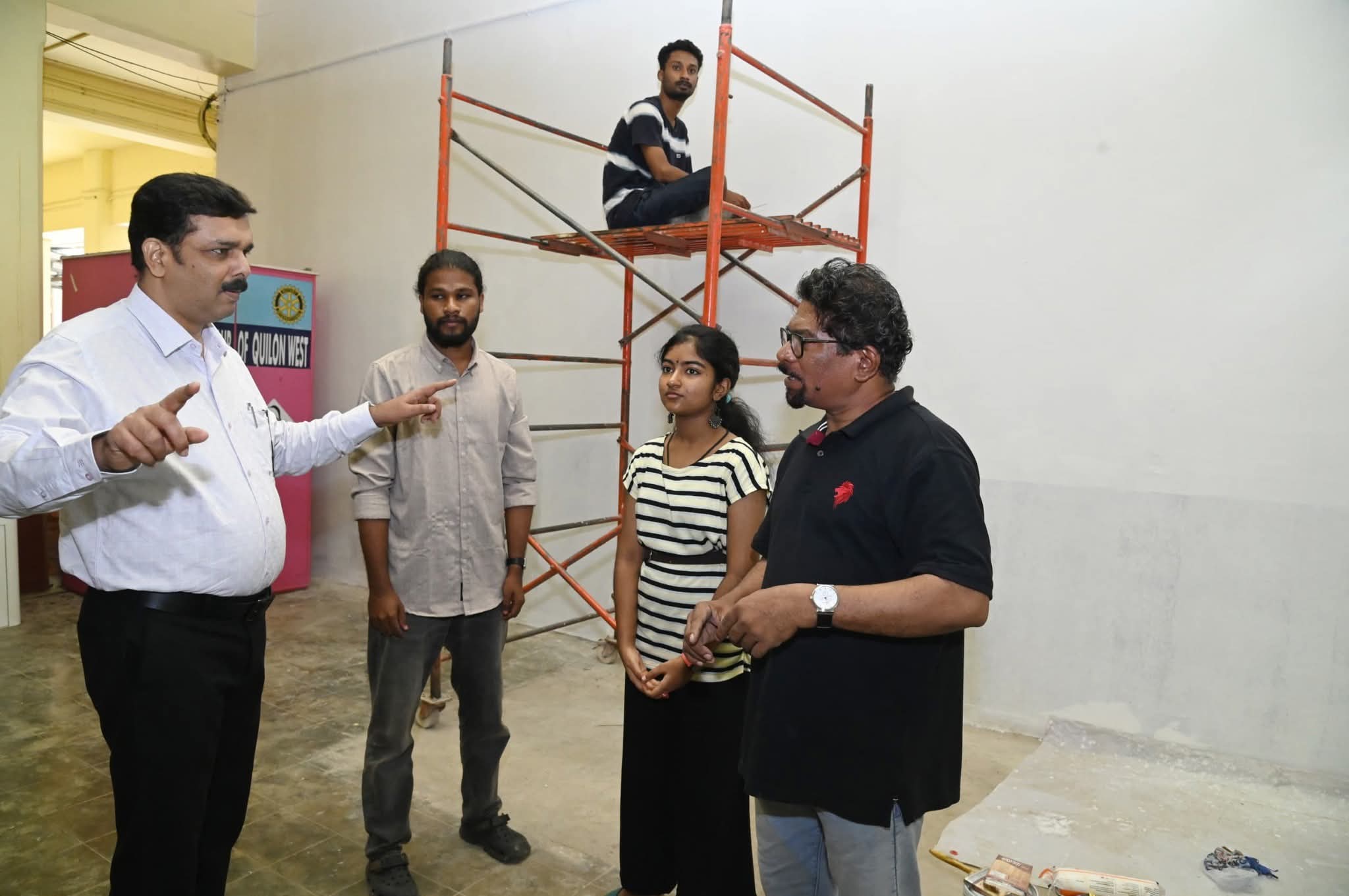 മുഖം മിനുക്കാൻ കൊല്ലം കലക്ടറേറ്റ്; ചരിത്രവും നാടൻ കലാരൂപങ്ങളും സന്നിവേശിക്കുന്ന ചുമർചിത്രങ്ങൾ ഇനി കലക്ടറേറ്റിലും