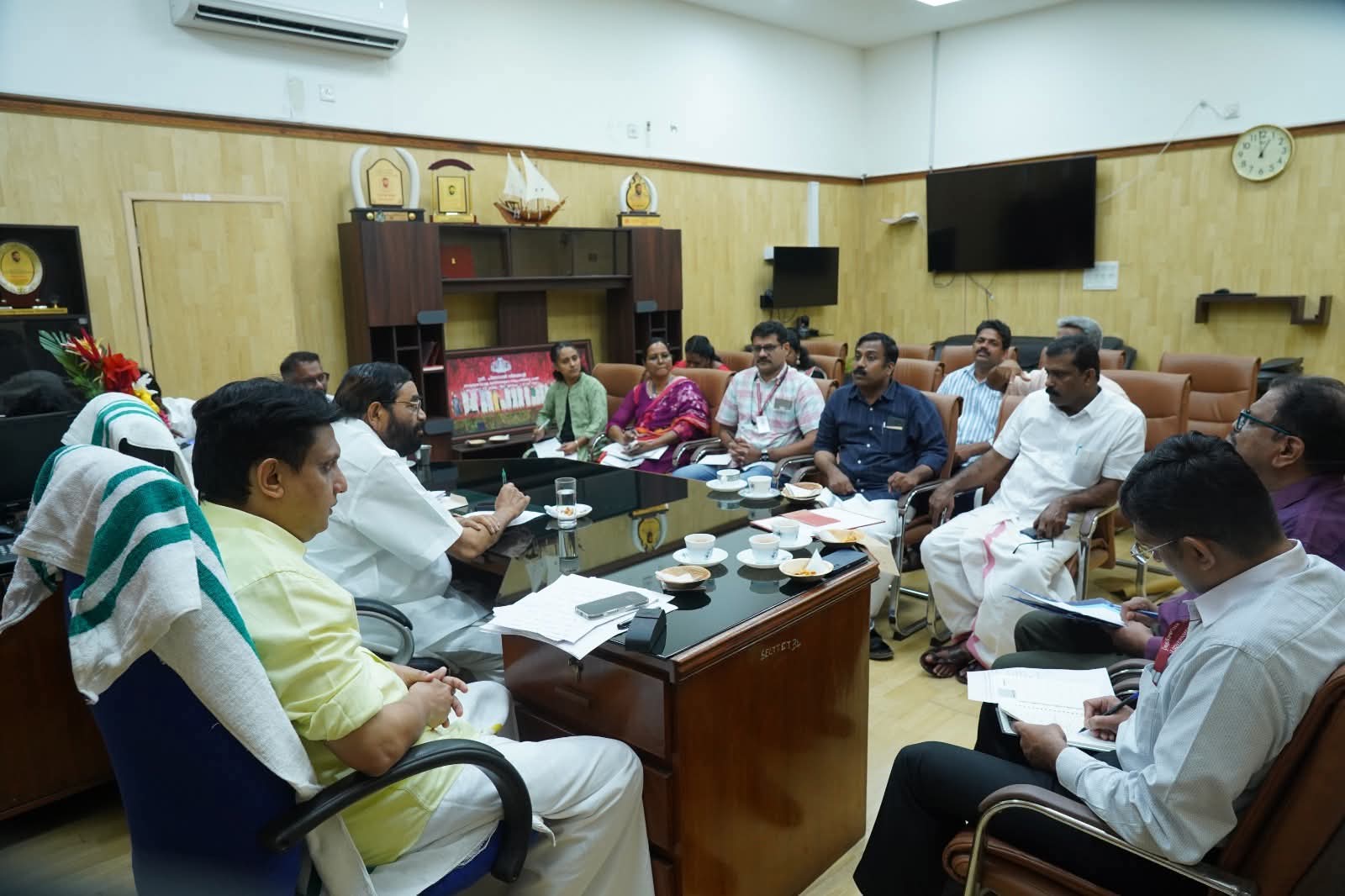 ബേപ്പൂർ തുറമുഖ വികസനം ത്വരിതപ്പെടുത്താൻ തീരുമാനം:  മന്ത്രിമാരും ഉന്നത ഉദ്യോഗസ്ഥരും ചർച്ച നടത്തി