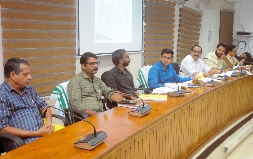 റോഡുകളുമായി ബന്ധപ്പെട്ട പ്രശ്‌നങ്ങള്‍ പരിഹരിക്കാന്‍ എല്ലാ മാസവും യോഗം ചേരണമെന്ന് എം കെ രാഘവന്‍ എംപി