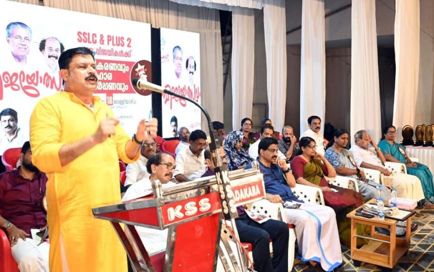 പ്രതിഭകൾക്ക് ആദരമായി ‘സ്മാർട്ട് കുറ്റ്യാടി’ വിജയോത്സവം