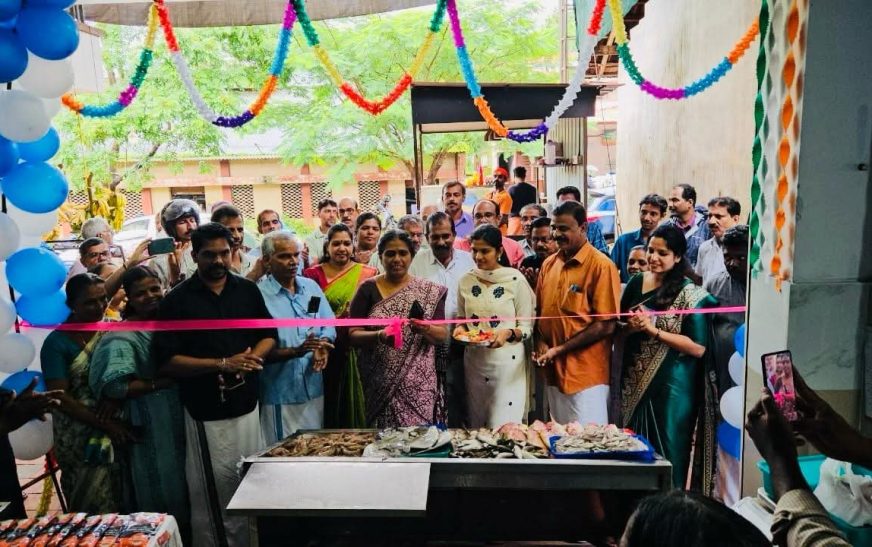 ഫിഷറീസ് ഫിഷ് മാർട്ട് ചെക്യാട്ട് കാവിൽ പ്രവർത്തനമാരംഭിച്ചു