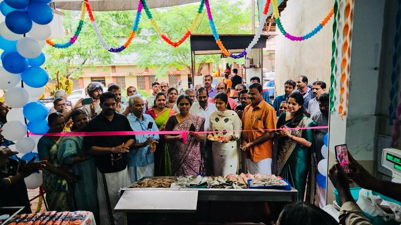 ഫിഷറീസ് ഫിഷ് മാർട്ട് ചെക്യാട്ട് കാവിൽ പ്രവർത്തനമാരംഭിച്ചു