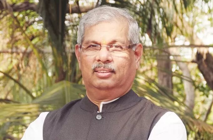 ഗവർണറുടെ സുരക്ഷയ്ക്കായി   രാജ്ഭവൻ ആവശ്യപ്പെട്ട പൊലീസ് ഉദ്യോഗസ്ഥരുടെ പട്ടിക റദ്ദാക്കി