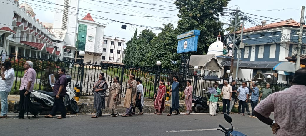 സീറോ മലബാർ സഭ ദിനത്തിൽ വിശ്വാസി സമൂഹത്തിന് അവമതിപ്പിന് ഇടയാക്കിയതിന് ഇട കൊടുത്ത വരെ സിനഡ് മെത്രാൻമാർ ഇനിയെങ്കിലും അനങ്ങാപ്പാറ നയം ഉപക്ഷിച്ച് തിരുത്താൻ തയ്യാറാകണം: അൽമായ ശബ്ദം