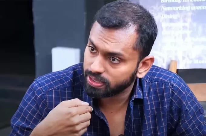 ഗര്‍ഭപാത്രത്തിലിരുന്നുകൊണ്ട് സിനിമ അനുഭവിച്ചവനാണ് മലയാളി; ഷാരിസ് മുഹമ്മദ്