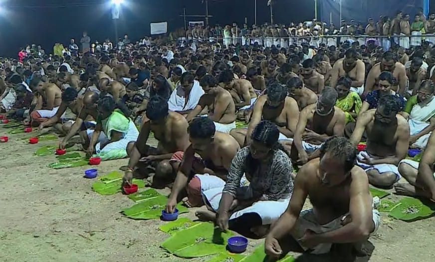 പൂർവിക സ്മരണയിൽ ഇന്ന് കർക്കിടക വാവുബലി