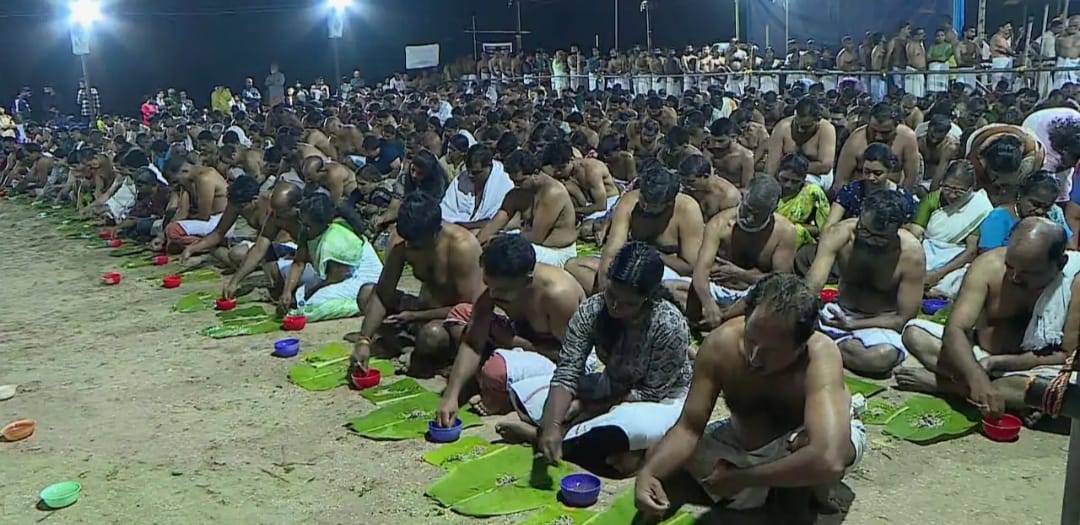 പൂർവിക സ്മരണയിൽ ഇന്ന് കർക്കിടക വാവുബലി