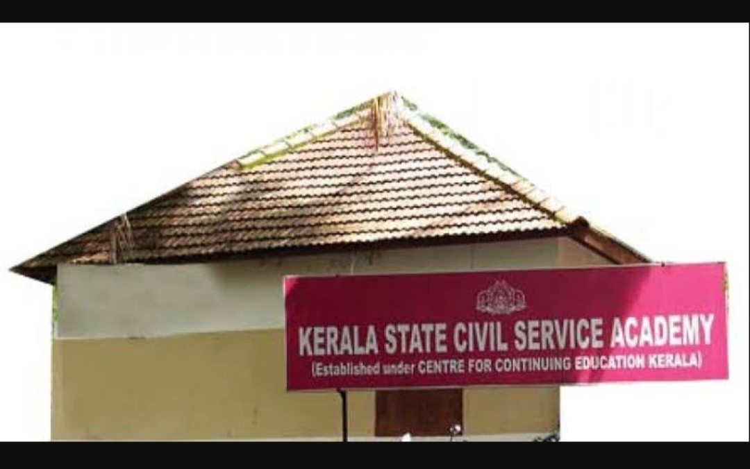 സിവിൽ സർവീസസ് വിജയികളെ അനുമോദിക്കുന്നു