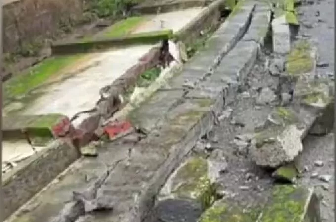 മഴ നാശനഷ്ടം തുടരുന്നു: പാലക്കാട് സ്കൂളിന്റെ മതിൽ തകർന്നു വീണു