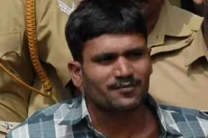 സൗമ്യ കൊലക്കേസ് പ്രതി ഗോവിന്ദച്ചാമി കണ്ണൂർ ജയിൽ ചാടി