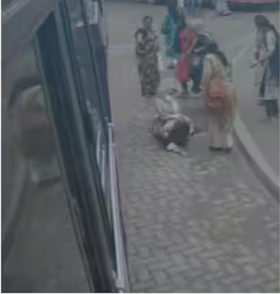 കുന്നംകുളത്ത് ബസ്സിൽ നിന്ന് വീണ് യുവതിക്ക് ഗുരുതര പരിക്ക്