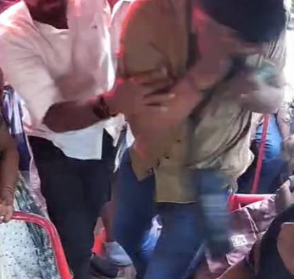 കോഴിക്കോട് സ്വകാര്യ ബസ് കണ്ടക്ടർക്ക് ക്രൂരമർദ്ദനം