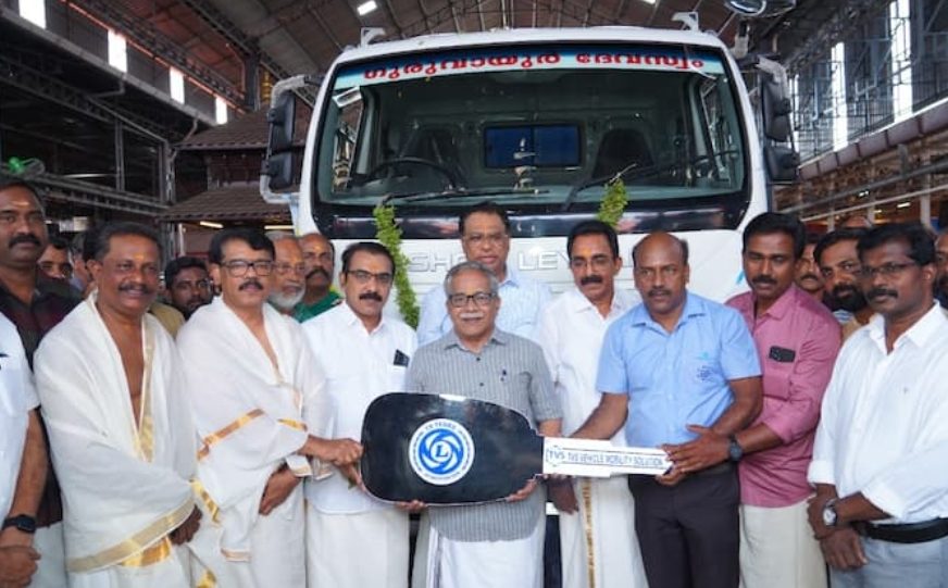 ഗുരുവായൂരപ്പന് വഴിപാടായി 12000 ലിറ്റർ കപ്പാസിറ്റിയുള്ള ടാങ്കർ ലോറി
