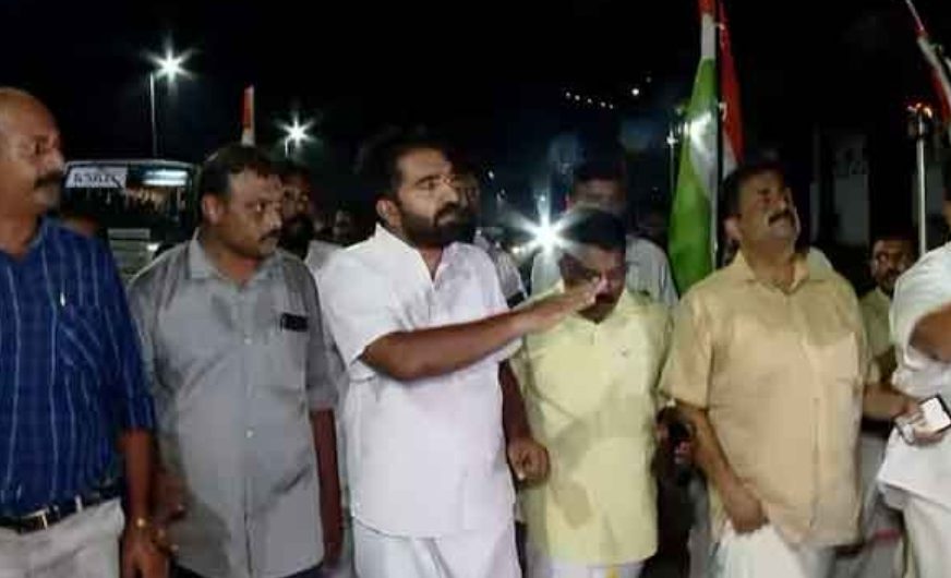 ചാണ്ടി ഉമ്മൻ എംഎൽഎക്കും 30 പേർക്കുമെതിരെ കേസെടുത്ത് പൊലീസ്