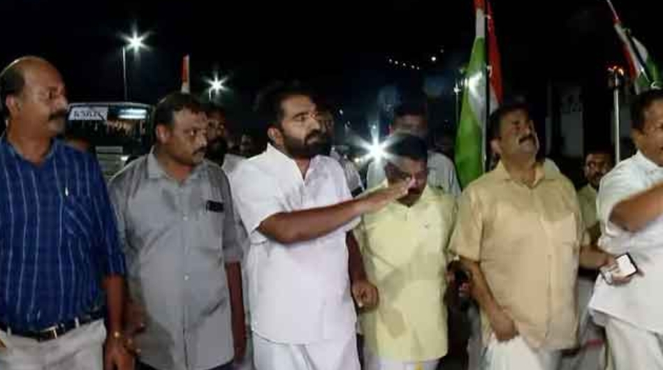 ചാണ്ടി ഉമ്മൻ എംഎൽഎക്കും 30 പേർക്കുമെതിരെ കേസെടുത്ത് പൊലീസ്