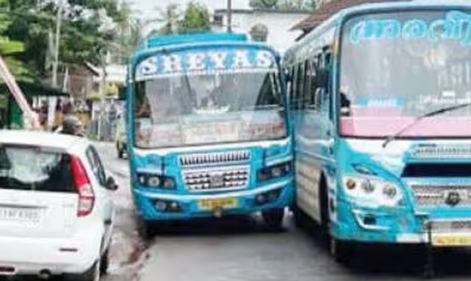കോടതി ഉത്തരവുകൾ കാറ്റിൽ പറത്തി ബസുകൾ