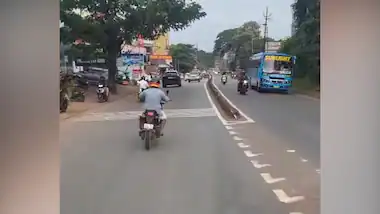 കുളത്തിൽ വീണ കുട്ടിയുമായി ആശുപത്രിയിലേക്ക് പാഞ്ഞ് ആംബുലൻസ്